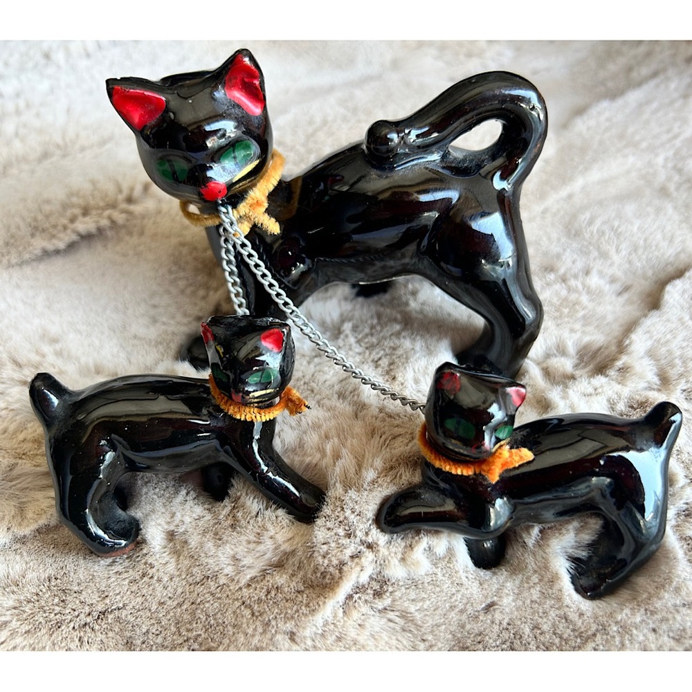 Vintage Japan Redware chained cat family. Mama Cat with 2 kittens.🐈‍⬛